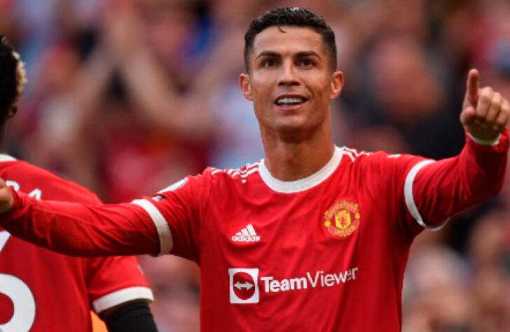 ESQUENTOU - Cristiano Ronaldo deve seguir no Manchester United para a próxima temporada. De acordo com o ‘The Telegraph’, o novo treinador do clube, Erik Ten Hag, comunicou a diretoria que deseja a permanência do craque, que tem mais um ano de contrato.