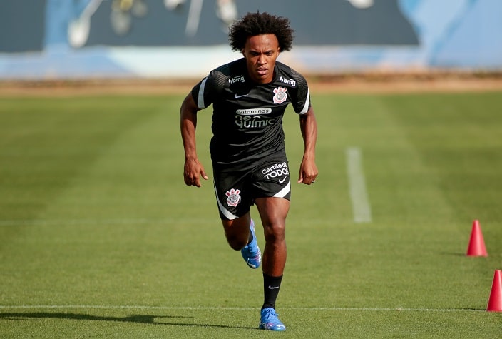 Estreia adiada - Após ser apresentado e receber a camisa 10 do Corinthians, Willian vinha treinando e iria estrear no Campeonato Brasileiro de 2021, diante do Atlético-GO. O meia-atacante chegou a viajar à Goiânia, mas foi surpreendido por um comunicado da Agência Nacional de Vigilância Sanitária dizendo que ele não poderia entrar em campo, já que na sua chegada em território brasileiro assinou um termo onde se comprometia se resguardar durante 14 dias, cumprindo quarentena durante a pandemia da Covid-19.