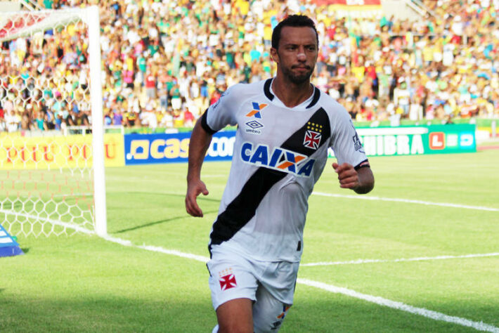 17º - Sampaio Corrêa 0x4 Vasco - Série B 2016 - Em uma tarde mágica, Nene tabelou com Riascos, e tocou por cima do goleiro da Bolívia Querida. Esse foi o primeiro gol do meia na campanha em que sacramentou o retorno do clube à elite do futebol brasileiro na época. 