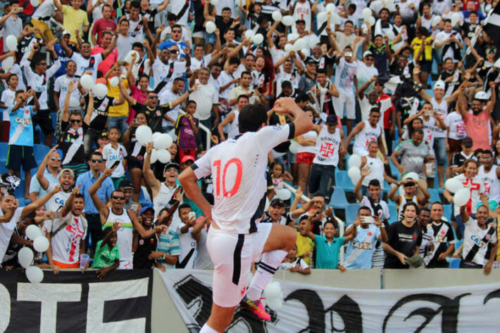 19º - Sampaio Corrêa 0x4 Vasco - Série B 2016 - Em rápida jogada de contra-ataque, Riascos tentou encobrir o goleiro Rafael e a bola sobrou para Nene marcar o seu hat-trick. 