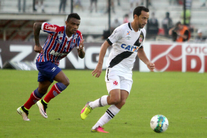 23º - Vasco 4x3 Bahia - Série B 2016 - Com mais uma cobrança de falta magistral, o meia marcou mais um gol, sem qualquer chance de defesa para o goleiro Marcelo Lomba. Com o triunfo, o Vasco chegou a 31 jogos oficias de invencibilidade na época. Thalles, e Luan marcam os outros gols da equipe carioca na partida. 