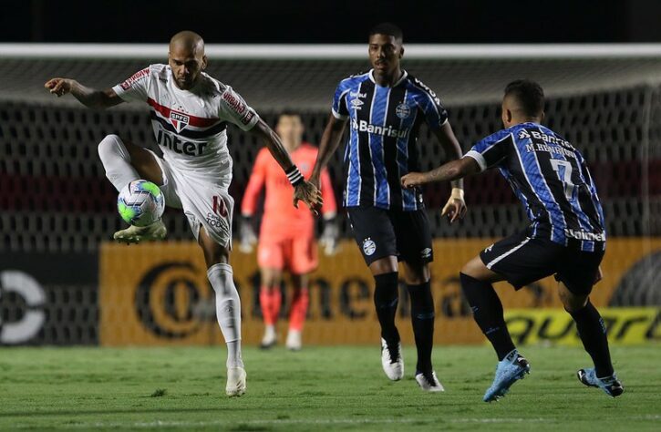 Eliminação na Copa do Brasil - No dia 30 de dezembro de 2020, um ponto de virada marcou a temporada do São Paulo. O Tricolor foi eliminado da Copa do Brasil pelo Grêmio, no Morumbi, após perder o jogo de ida por 1 a 0 e empatar sem gols na volta. 