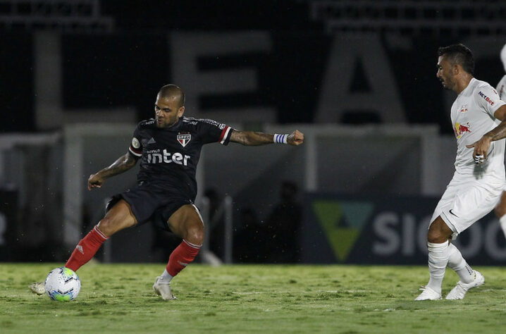 Derrocada no Brasileirão - Após a eliminação, o São Paulo perdeu para o RB Bragantino no Brasileirão, em jogo que ficou marcado por polêmica entre Tchê Tchê e Fernando Diniz. A partir daí, o time iniciou sequência negativa e se afastou da taça.