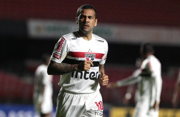 - Daniel Alves - São Paulo (2019) - Em agosto de 2019, o Tricolor anunciou a contratação do lateral-direito que estava sem clube após deixar o PSG. O projeto visava colocar o jogador na Copa do Mundo do Catar.