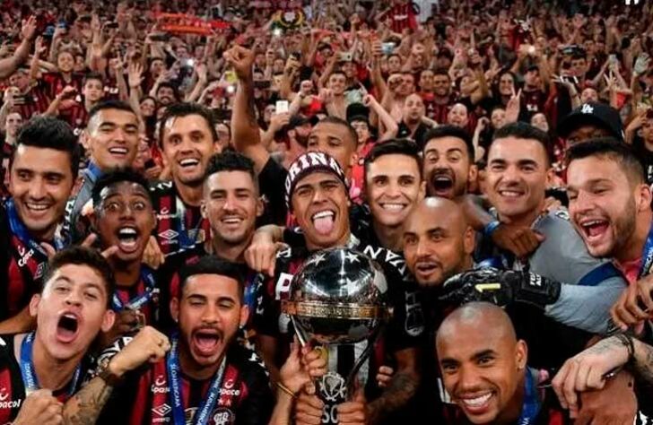 9° colocado - ATHLETICO-PR (4 decisões) - Uma final de Libertadores: 2005 / Duas finais de Copa Sul-Americana: 2019 (campeão) e 2021 (decisão em 20/11) / Uma decisão de Recopa Sul-Americana: 2020.