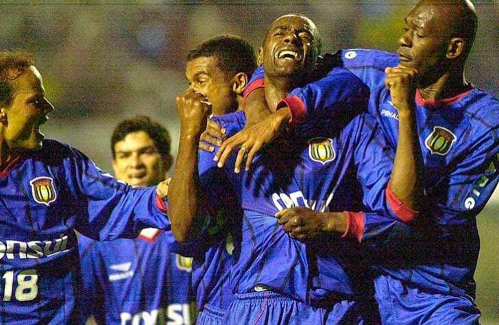 15° colocado - SÃO CAETANO (1 decisão) - Uma final de Libertadores: 2002.