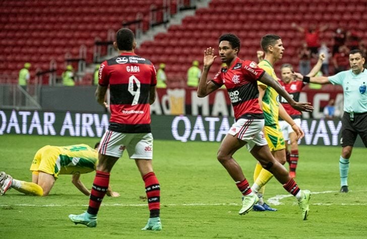 Flamengo 4x1 Defensa y Justicia (ARG) - Volta das oitavas de final da Libertadores, no Mané Garrincha:  Rodrigo Caio, Arrascaeta e Vitinho, duas vezes, garantiram a classificação.