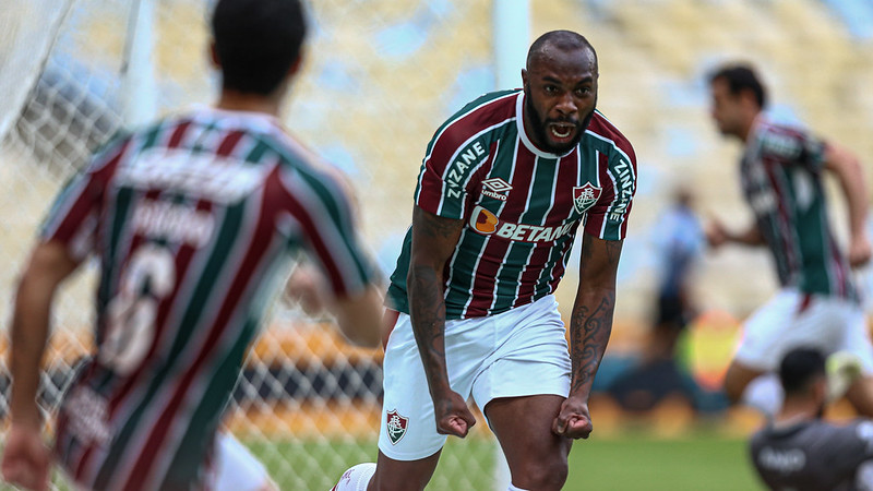 Manoel (Fluminense - zagueiro - 31 anos): Manoel não foi titular da zaga do Fluminense na temporada, atuando em poucas partidas. Apesar do baixo ritmo, teve atuações seguras e fez dois gols. No último mês, ele teve o nome ligado ao Cruzeiro, seu antigo clube. 