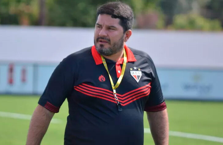 FECHADO - O técnico Eduardo Barroca foi desligado do Atlético-GO, após saída em comum acordo com o clube. O treinador não resistiu após sequência de tropeços. O último jogo foi um empate por 0 a 0 com o Cuiabá.