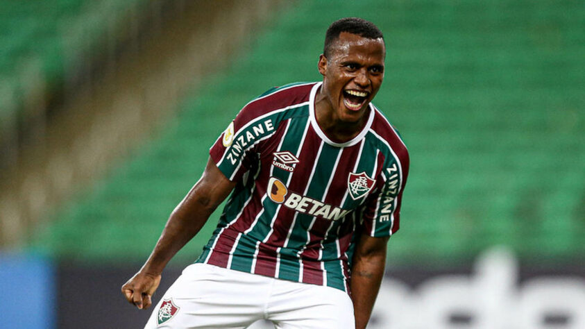 Jhon Arias - Última contratação anunciada em 2021, o meia equatoriano chegou em definitivo até agosto de 2025 para o Fluminense. O clube desembolsou cerca de R$ 3 milhões por 50% dos direitos. Ele demorou até se adaptar, mas atualmente é titular absoluto.