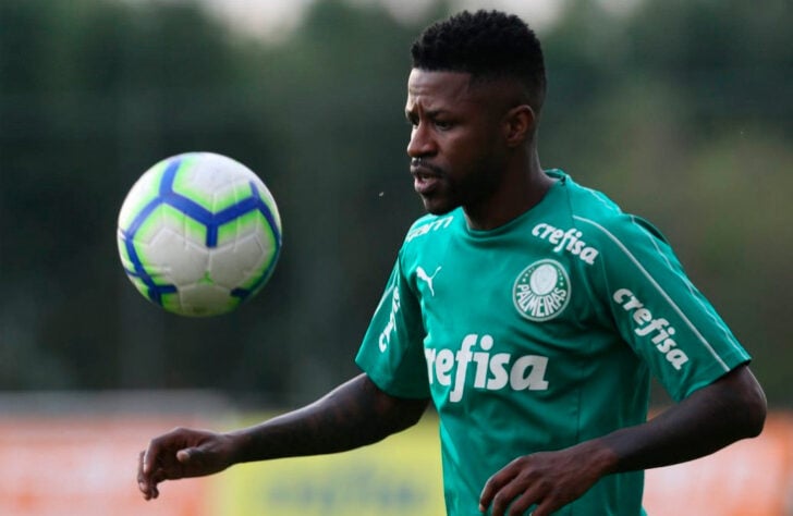 Ramires (volante - 34 anos): o meia está sem clube desde 2019, quando deixou o Palmeiras, após voltar ao Brasil depois de anos no exterior.