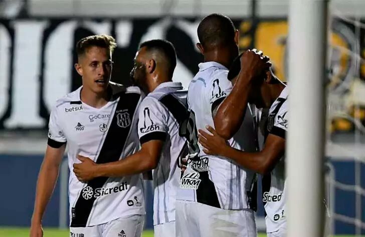 16° - Ponte Preta (34 pontos) - 30 jogos - Chance de título: 0% - Acesso à Série A: 0,001% - Rebaixamento: 25,1%.