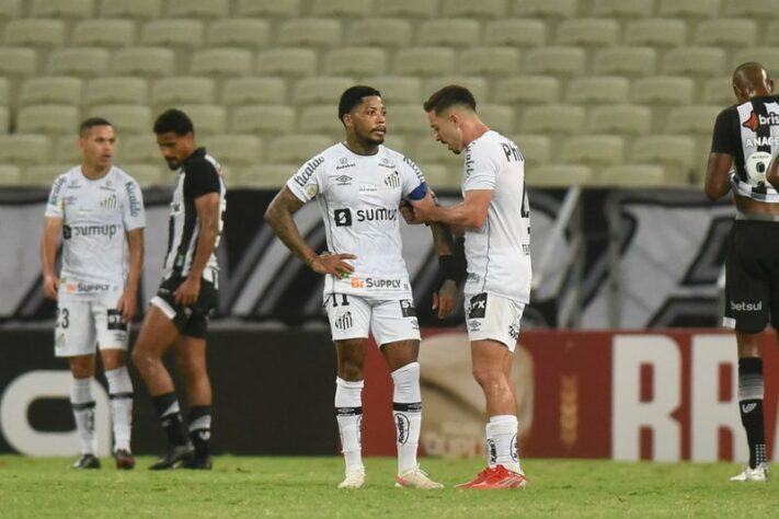 O Santos encarou o Ceará na noite deste sábado, em Fortaleza, pelo Brasileirão, e não passou de um empate sem gols. O resultado foi ruim para o time da Vila, que agora está há 9 jogos sem vencer, e ainda viu seu principal jogador, Marinho, perder um pênalti contra o Vozão. Confira as notas do Santos no LANCE! (Por Diário do Peixe)