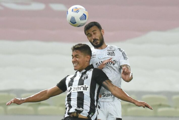 Ceará - Sobe: Fernando Sobral: É o motor da equipe de Tiago Nunes. Todas as bolas passam pelos seus pés. // Desce: Rick: Muito abaixo do nível dos companheiros. Pareceu perdido em campo.