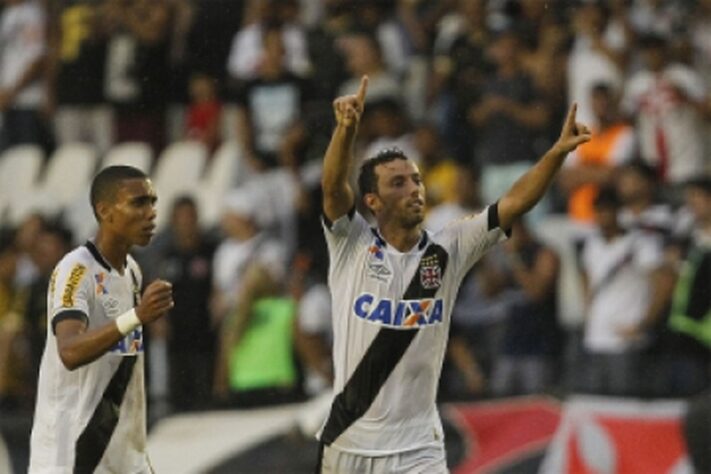 9º - Vasco 1x0 Santos - Brasileirão 2015 - Em São Januário, Nene marcou o gol da vitória, de pênalti, na penúltima rodada da competição, deixando o time vivo. No fim, o Cruz-maltino acabou sendo rebaixado pela terceira vez em sua história. 