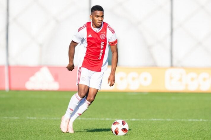 Jurrien Timber: Ajax - 20 anos - zagueiro.