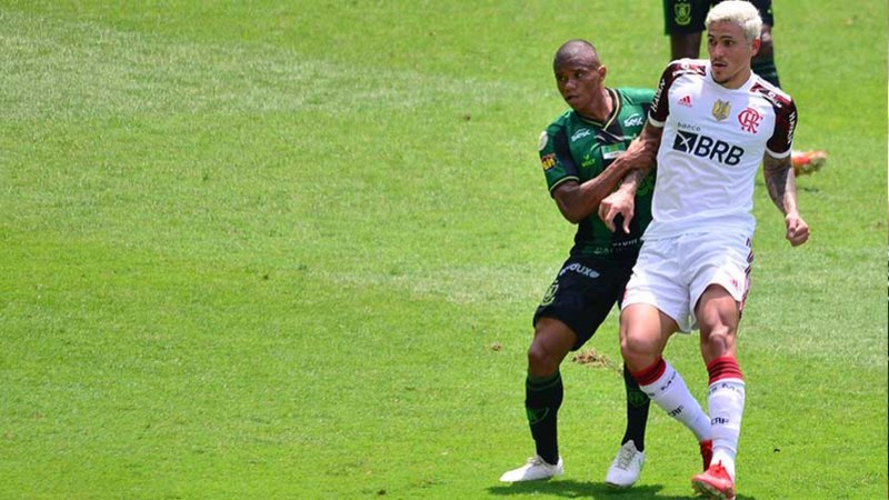 Na Arena Independência, o Flamengo empatou com o América-MG por 1 a 1 e não conseguiu voltar para a casa com os três pontos. Michael abriu o placar no fim, mas Alê cabeceou, sozinho, e empatou para o Coelho. Com o resultado, o rubro-negro não conseguiu encostar nos líderes, enquanto os mineiros brigam para se afastar do Z4. Confira as notas dos jogadores do Flamengo (Por Felipe Melo - felipeeduardo@lancenet.com.br).