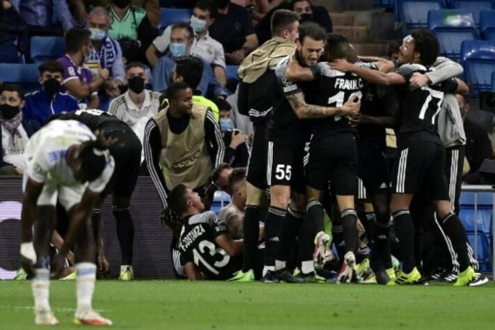 O Sheriff fez história na Champions League ao vencer o Real Madrid por 2 a 1 na fase de grupos da edição 2021/2022. Por isso, o LANCE! trouxe 10 das maiores zebras na história da Liga dos Campeões.