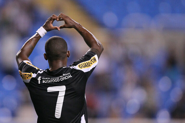 2010 - O número 7 não teve um jogador fixo durante o Campeonato Carioca. Maicosuel passou a utilizar a numeração quando foi contratado, em julho.