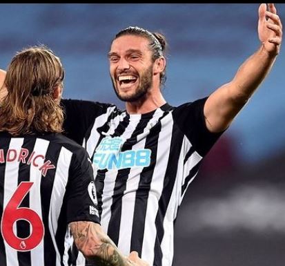 Andy Carroll (atacante) - 32 anos - Sem clube desde julho de 2021 - Último clube: Newcastle - Valor de mercado: 1 milhão de euros (R$ 6,19  milhões).