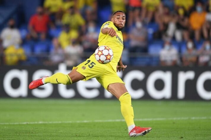 FECHADO - O Everton anunciou a contratação de Arnaut Danjuma por empréstimo. O jogador deixou o Villareal, da Espanha, e assinou por uma temporada com a equipe de Liverpool.