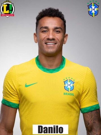 Danilo - 5,5 - Não fez uma boa partida. Errou passes e não conseguiu apoiar bem ao ataque.