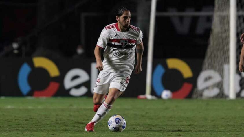 ESQUENTOU - O empresário de Martin Benítez, Adrian Castellanos, afirmou que o meia deixará o São Paulo caso o treinador Hernán Crespo siga não utilizando o atleta. Entre as reclamações do agente, estão a falta de tempo dada ao meia e a posição na qual Crespo o escala. Em entrevista ao 'Blog do Nicola', o empresário afirmou que Benítez deixará o clube caso sua situação siga a mesma. Ao Globo Esporte, Castellanos confirmou o posicionamento e criticou o técnico.