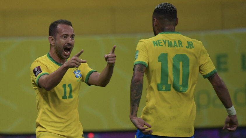 Nesta quinta-feira, o Brasil venceu o Peru por 2 a 0, na Arena Pernambuco. Com gols de Everton Ribeiro e Neymar, o Brasil completou oito jogos invictos e aumentou a liderança nas Eliminatórias da América do Sul para a Copa de 2022. Confira as notas do time a seguir. (Por Ana Daróz - anapereira@lancenet.com.br)