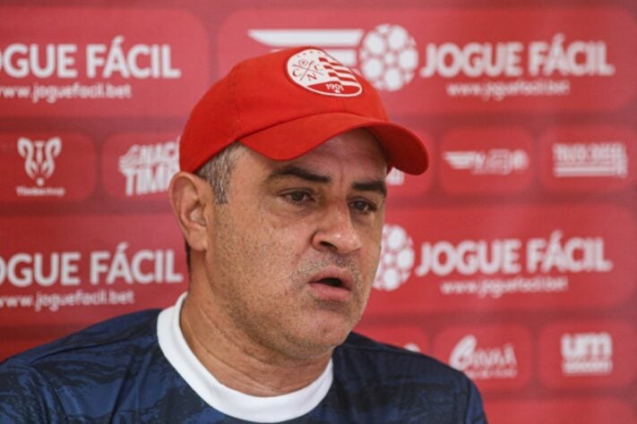 MARCELO CHAMUSCA: último trabalho como treinador foi no Náutico – livre no mercado desde setembro de 2021.