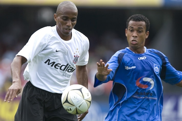 Carlos Alberto - volante - 43 anos - Jogou no Corinthians entre 2007 e 2008. Seu último clube foi o Camboriú, de Santa Catarina.