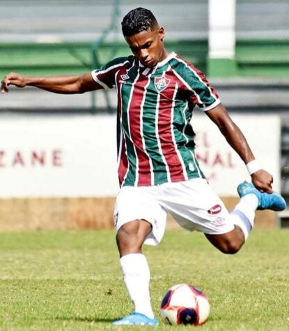 Cauã Aguiar - nascido em 03/02/2001 - contrato até 31/12/2022. Fluminense não especifica quantos % tem dos direitos.