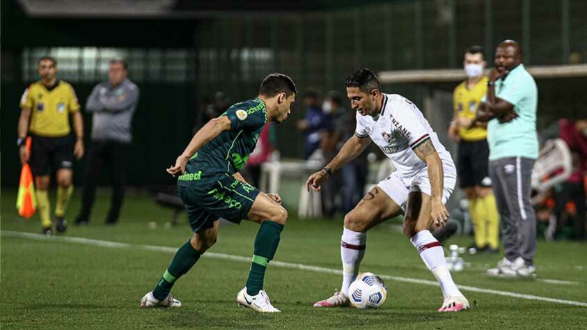 Chapecoense - Sobe: conseguiu corrigir a transição ofensiva para o segundo tempo. A ofensividade resultou em um gol. / Desce: com a linha de marcação baixa, não conseguiu pressionar o Fluminense na primeira etapa e deixou o Tricolor marcar dois gols nos primeiros 45 minutos. 