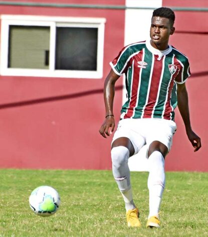 Cipriano - nascido em 09/11/2002 - contrato até 31/12/2024. Fluminense tem 70% dos direitos.