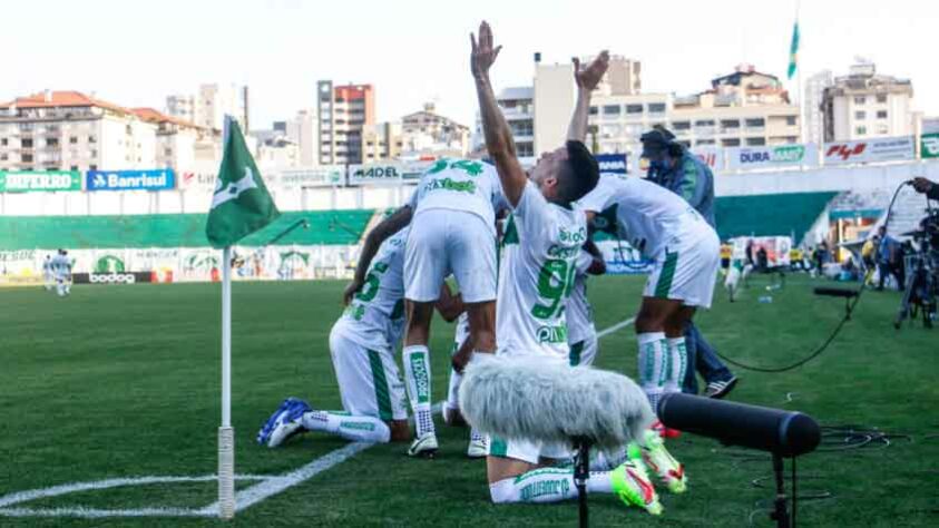 Juventude - Autor do terceiro gol, Guilherme Castilho foi o grande nome do Juventude no jogo. 