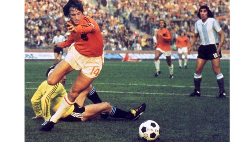 Johan Cruijff - Copa de 1974 (Alemanha): apesar de lendário, Cruijff disputou apenas um Mundial, em 1974. A revolucionária 'Laranja Mecânica' acabou terminando com o vice-campeonato, após ser derrotada para os alemães, donos da casa.