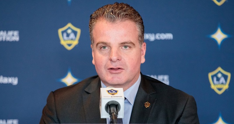 ESQUENTOU - Segundo informação publicada pelo portal oficial da Major League Soccer (MLS), o gerente geral do Los Angeles Galaxy, Dennis te Kloese, está sendo observado por clubes do México para retornar ao país onde já atuou em algumas das principais equipes do país. Além de trabalhar na área de captação de atletas no Chivas (um dos clubes atualmente mais interessados por seu retorno) entre 2003 a 2005 e na presidência em 2013, Kloese foi dirigente da base do Tigres de 2008 a 2011 além de três funções diferentes na Federação Mexicana de Futebol.