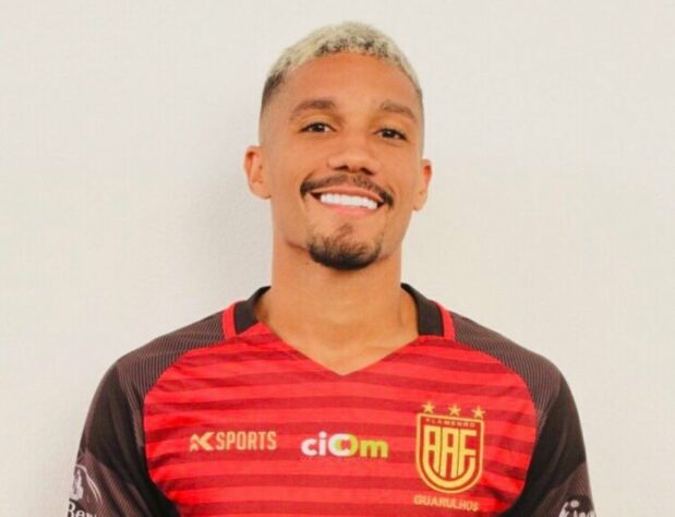 FECHADO - Após grande primeira fase com 26 pontos e a liderança no Grupo 4, o Flamengo de Guarulhos se reforçou visando a briga pelo título do Paulistão Sub-23.  Para isso, a equipe confirmou nesta semana a chegada do meio-campista Dimitri, de 21 anos, nome com passagens pela Seleção Brasileira de base e grande carreira nos juniores do Bahia e Corinthians.