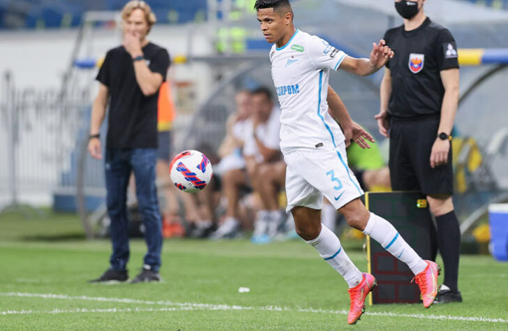 Douglas Santos - lateral-esquerdo - 27 anos - Zenit - contrato até 30/06/2026  / Valor de mercado: 16 milhões de euros (R$ 92,1 milhões)