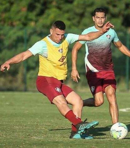 Denis - 19 anos - defensor - contrato com o Fluminense até 31/12/2023