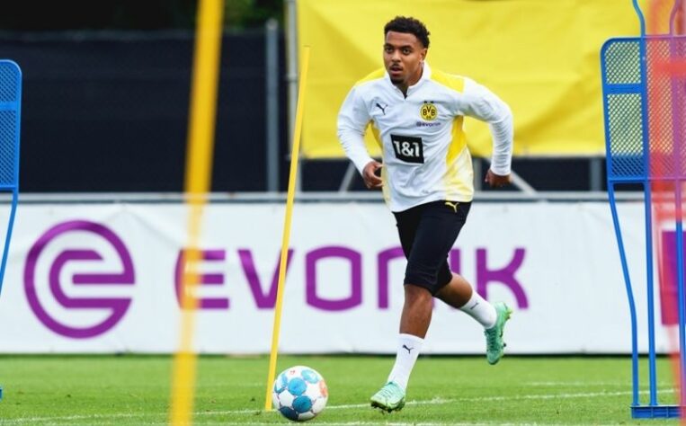 18° lugar - Donyell Malen (22 anos) - Atacante - Contratado pelo Borussia Dortmund - Ex-time: PSV - Valor da transferência: 30 milhões de euros (R$ 183 milhões).