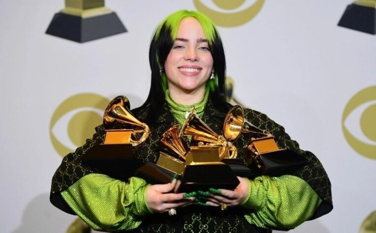 Billie Eilish (19 anos) - Cantora - Parceria com a Nike.