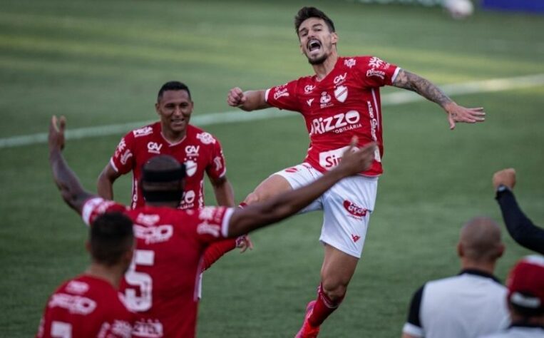 13° - Vila Nova (47 pontos): Vila Nova 4 x 1 Guarani, Sampaio Corrêa 2 x 0 Vila Nova, Vila Nova 0 x 1 Vasco, Vila Nova 0 x 1 Londrina, Vitória 0 x 0 Vila Nova.