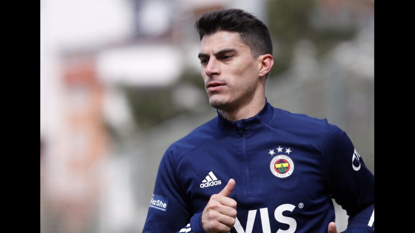 FECHADO - O meia Diego Perotti rescindiu seu contrato com o Fenerbahçe, da Turquia. O clube comunicou a decisão em suas redes sociais. Segundo veículos italianos, o jogador tem conversas com o Genoa, da Itália.