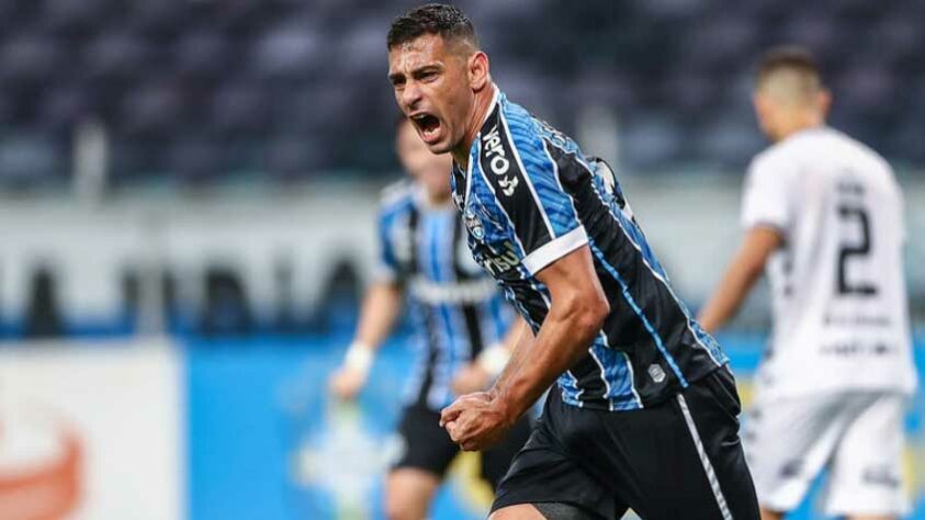 FECHADO - Através das suas redes sociais, o atacante Diego Souza anunciou que deixa o Grêmio depois de três e meio vestindo a camisa tricolor. O centroavante já tinha perdido espaço na equipe depois da contratação de Luís Suárez, mas uma ruptura no menisco do joelho esquerdo, que o mantem afastado dos gramados desde março, também contribuiu para essa decisão. 