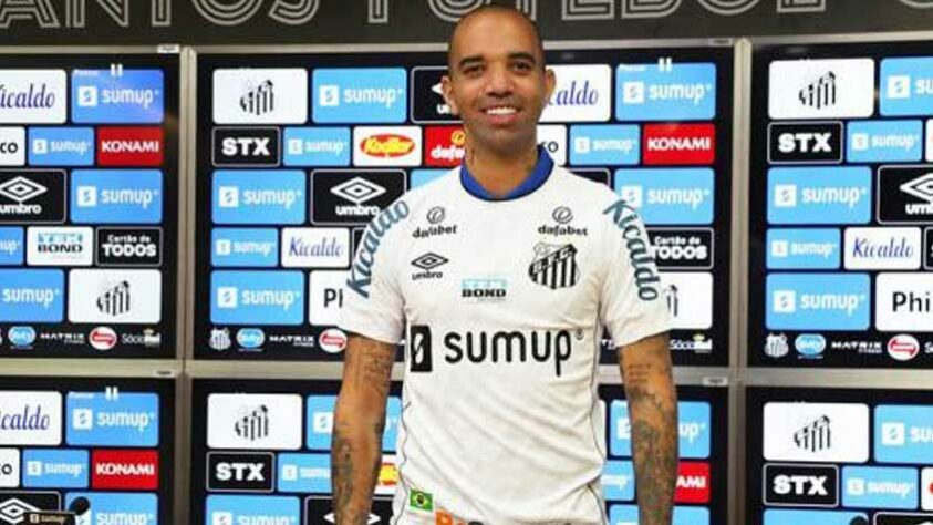 Diego Tardelli (36 anos) - Atacante do Santos - Valor de mercado: 900 mil euros - Contratado recentemente pelo Peixe.