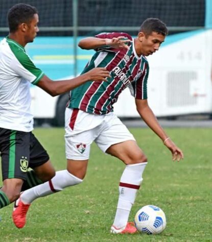 Douglas Nathan - 19 anos - meio-campista - contrato com o Fluminense até 30/01/2023