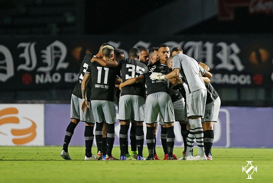 Em São Januário, o Vasco empatou por 1 a 1 com o Brasil de Pelotas e perdeu a oportunidade de encostar no G4 da Série B do Campeonato Brasileiro. Em falha feia do goleiro Vanderlei, Erison abriu o placar. No fim, Daniel Amorim salvou o Cruz-Maltino da derrota. Na etapa final, o argentino Germán Cano perdeu um pênalti e segue há 9 jogos sem marcar. Confira as notas dos jogadores do Vasco. (Por Felipe Melo - felipeeduardo@lancenet.com.br).