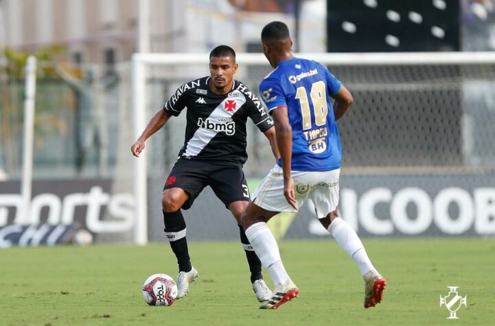 CRUZEIRO - SOBE - Fábio foi o melhor em campo pelo Cruzeiro. O goleiro fez três grandes defesas na partida. DESCE - O meio de campo da equipe foi bem abaixo do esperado, pois não conseguiu controlar a posse de bola e construir grandes jogadas.