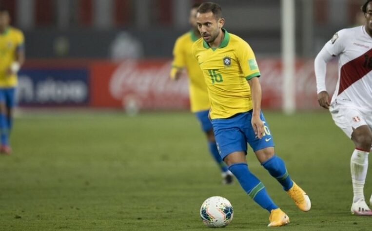 Meio-campistas: Everton Ribeiro (Flamengo)