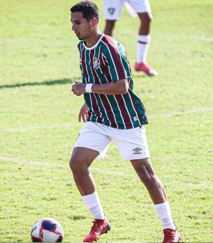 Ewerthon - 20 anos - meio-campista - contrato com o Fluminense até 31/12/2022